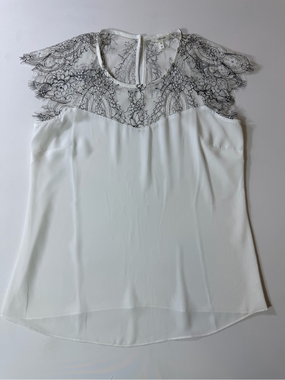 Maurice’s White Blouse with Black Lace Floral Cap Sleeves Women’s Size Medium